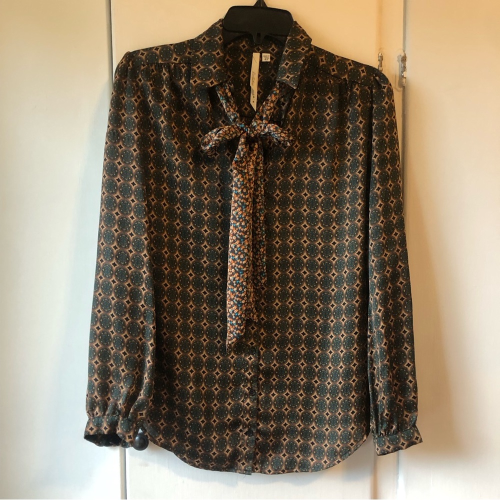 Bellatrix Long sleeve button up shirt with contrasting ascot, size S